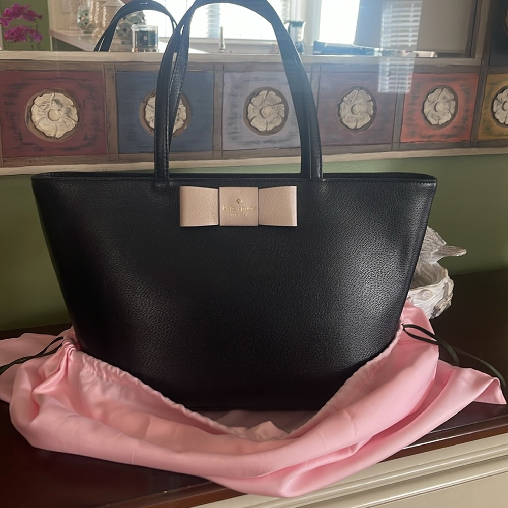 KATE SPADE NEW YORK TOTE PINK INTERIOR with Dust bag.